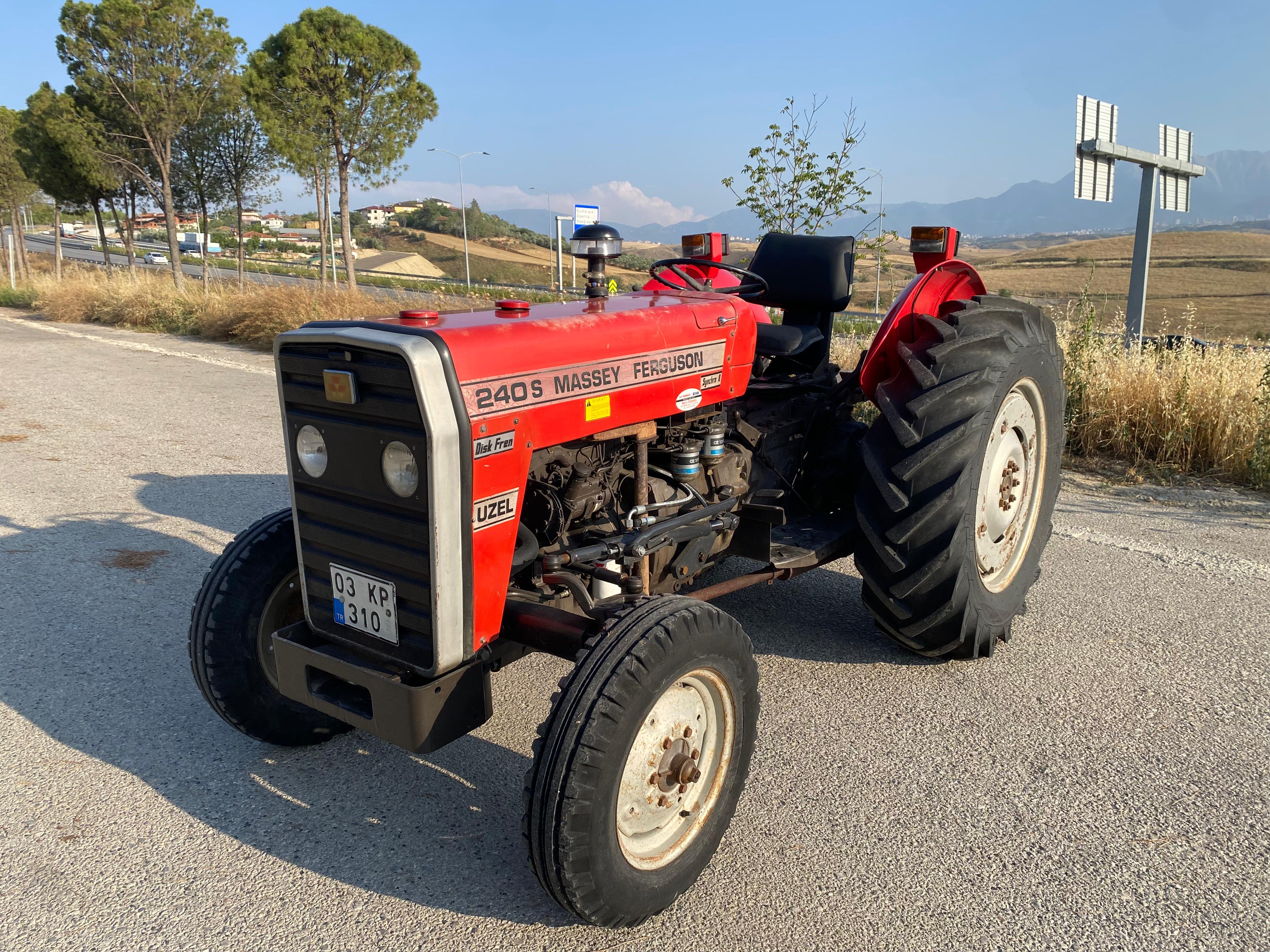 1996 240 Massey Yan Görünüm
